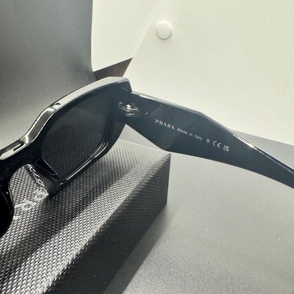 Prada Black Sunglasses - Picture 4 of 7